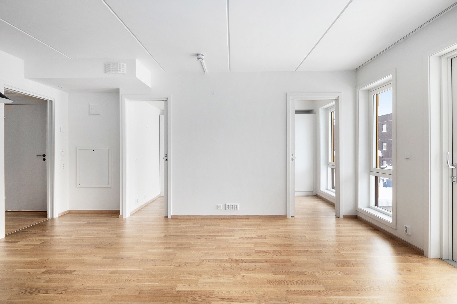 Det er to praktiske skyvedører til soverom. Galleribilde