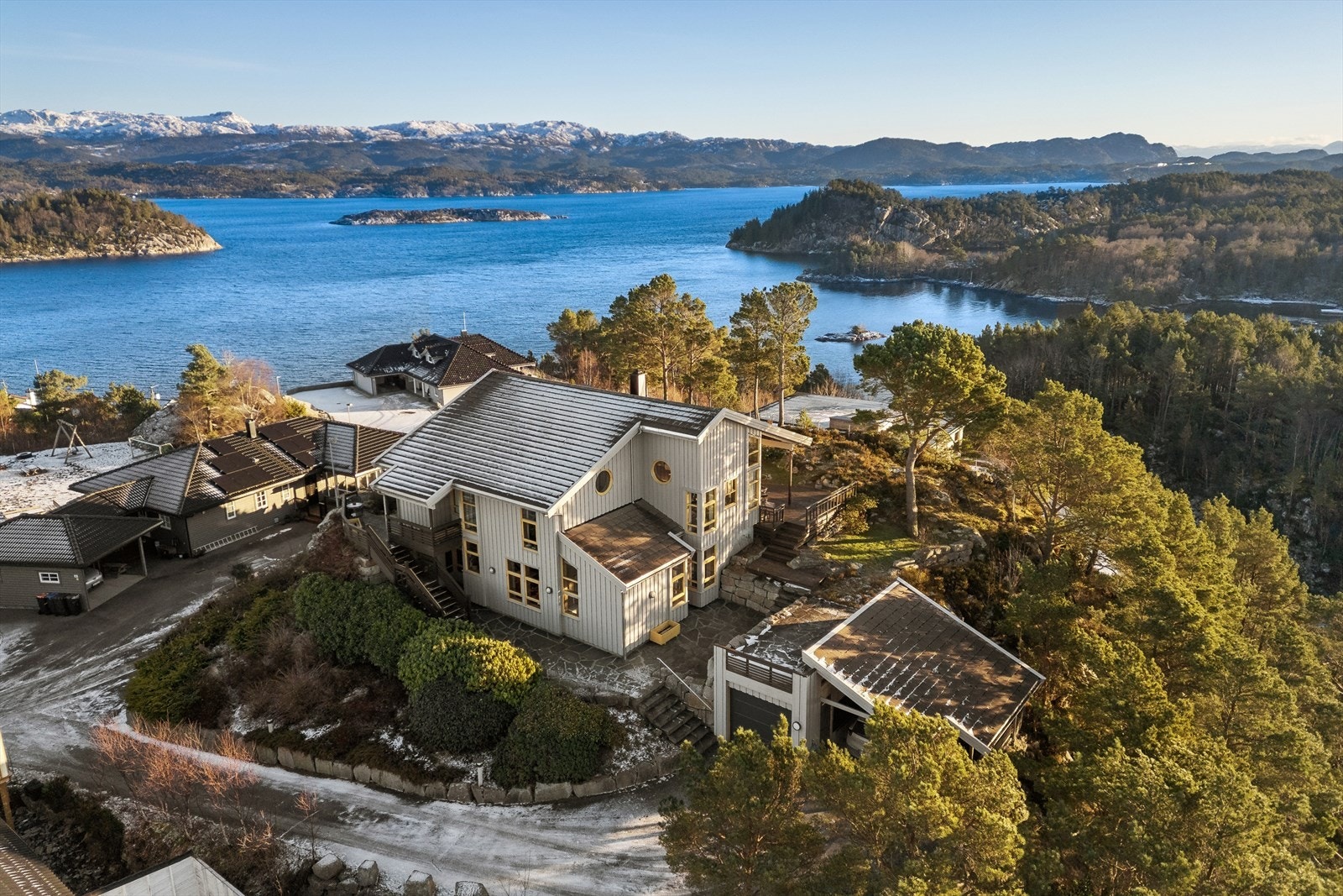 DNB Eiendom v/Kristoffer Henriksen har gleden av å presentere Arhaugvegen 37! Galleribilde