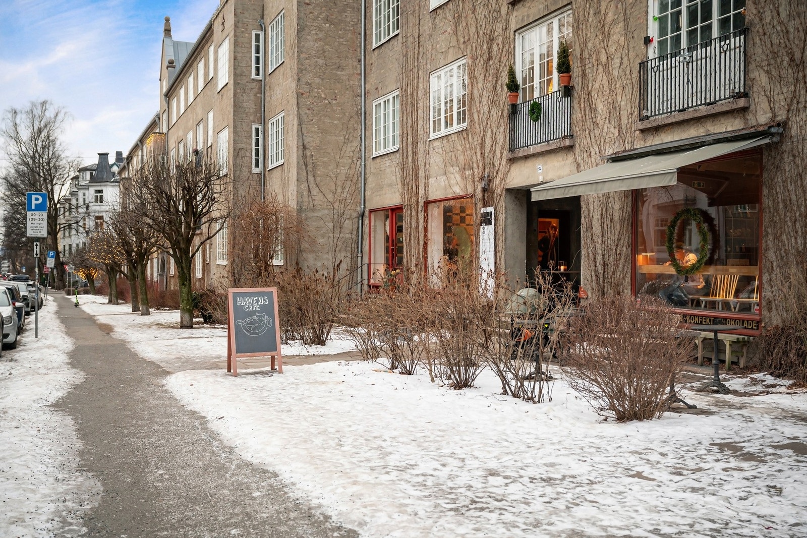 Et steinkast unna leiligheten finner man den populære nabolagscaféen Havens. Galleribilde