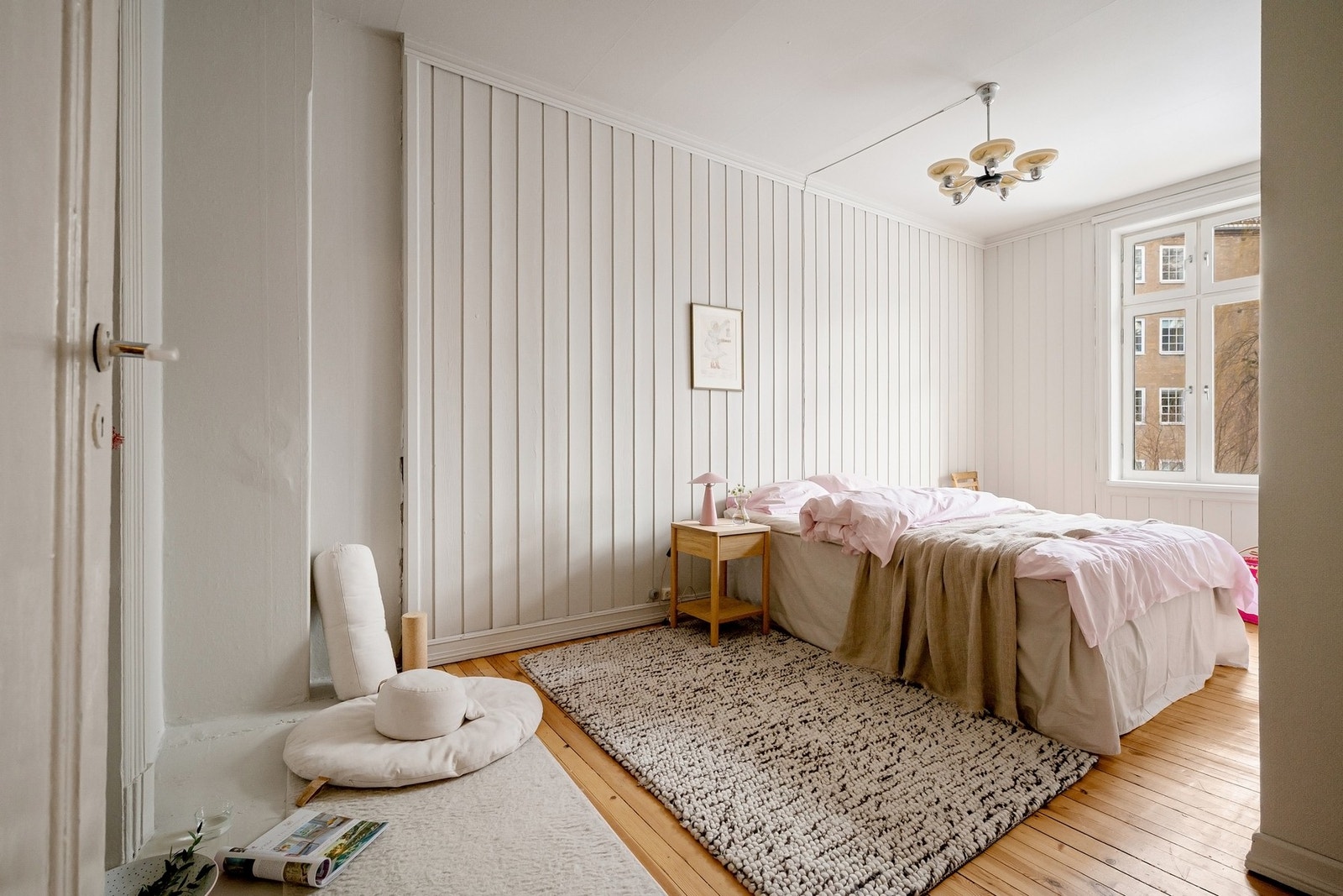 Hovedoverom inn mot bakgård. Galleribilde