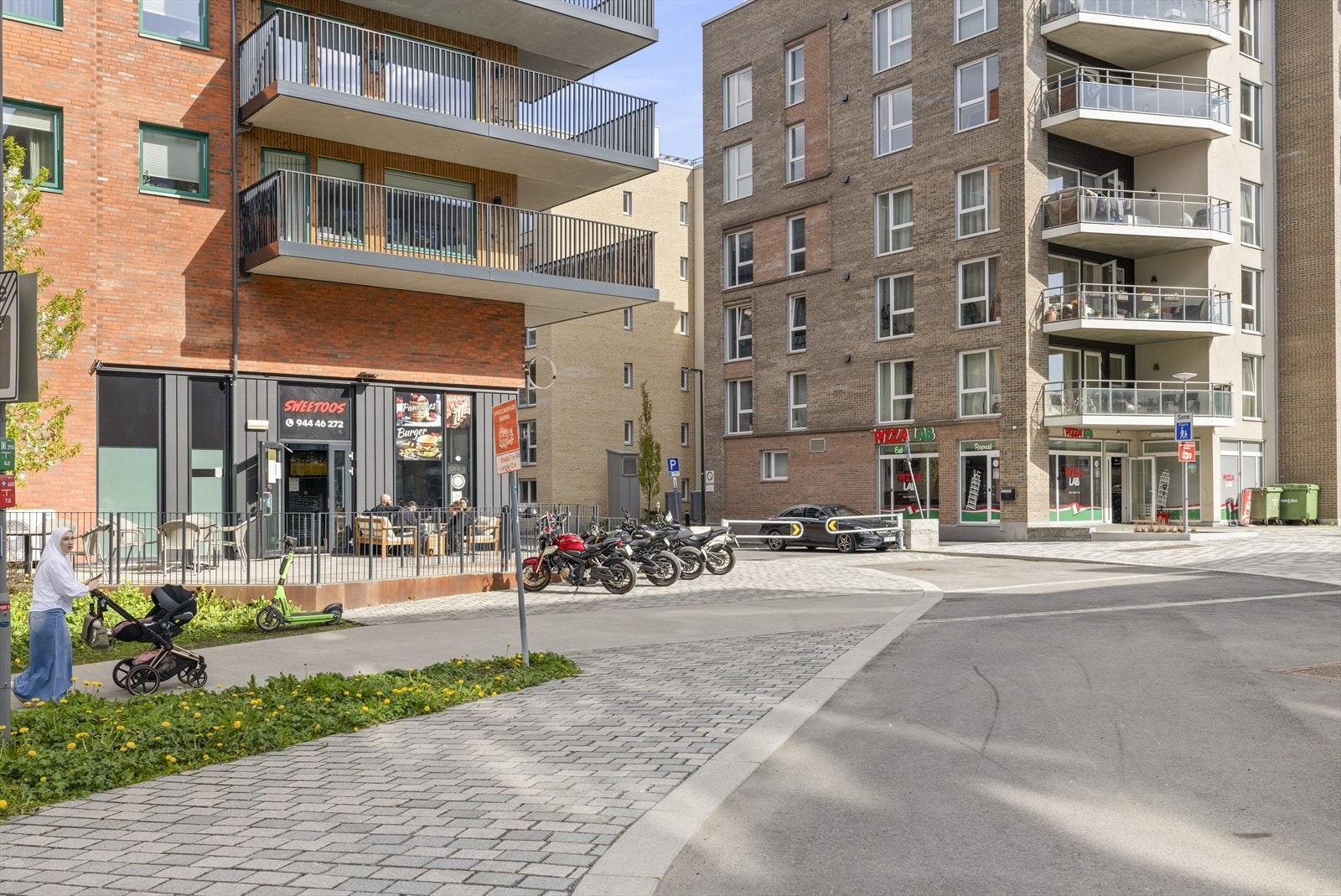 For den aktive er både Sats i tillegg til Sporty + 60 som er et nytt og unikt treningssenter for deg over 60 år tilgjengelig på senteret. Ønsker du et enda større utvalg av butikker og servicetilbud kan du ta den korte turen bort til Metro kjøpesenter Galleribilde