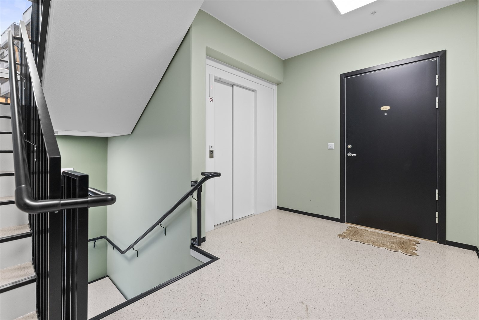 Felles gang med både heis- og trappeadkomst Galleribilde