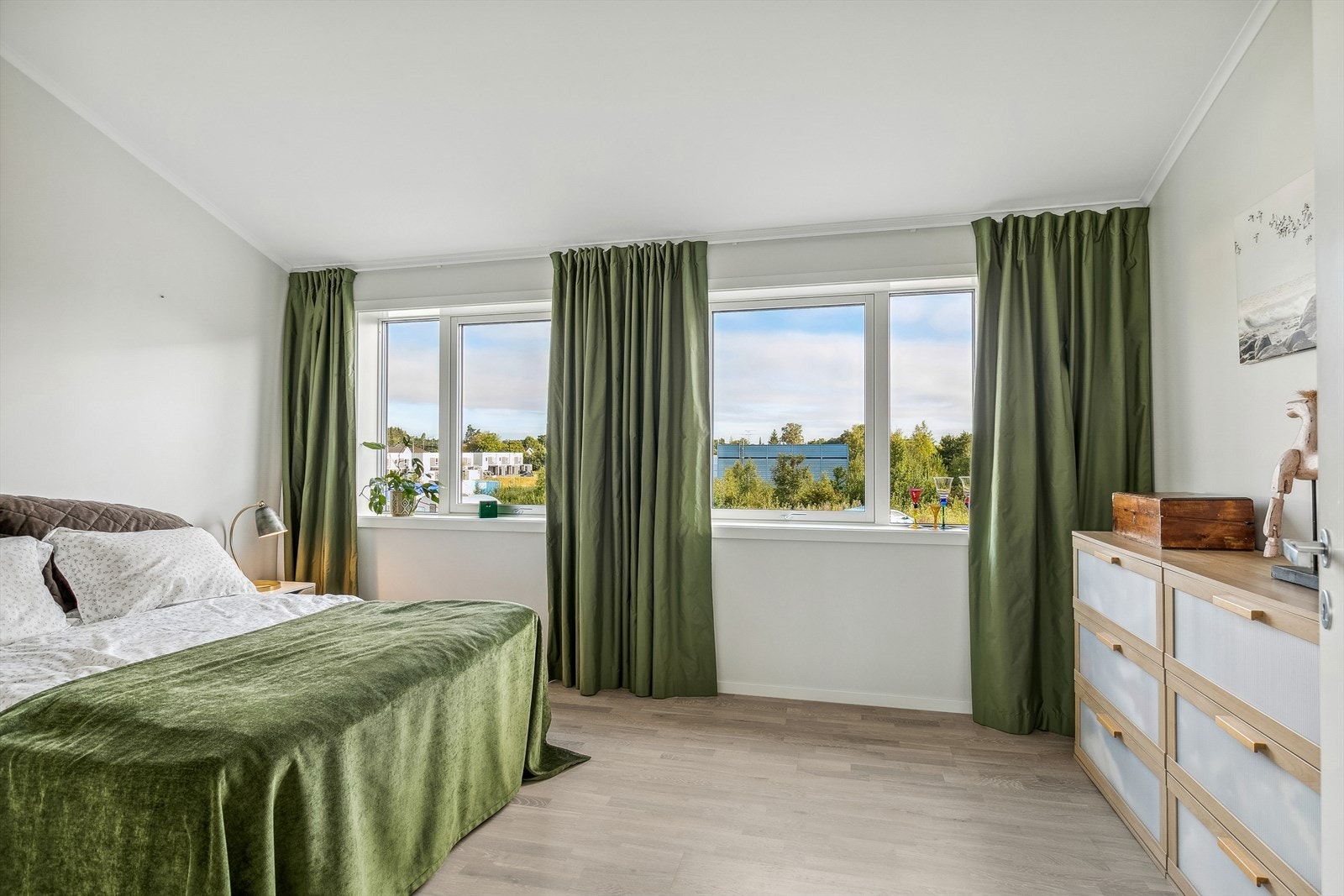 Soverom 2. Det er godkjent å dele i rommet i to for å lage et tredje soverom. Galleribilde