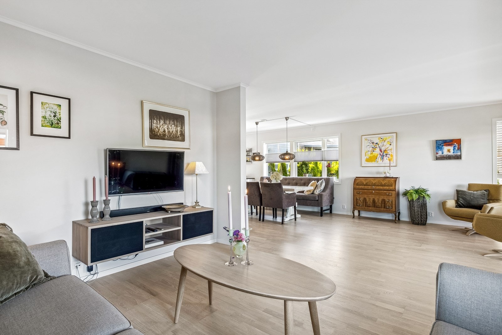 I motsatt hjørne er det en naturlig plass til TV-krok. Her kan man også lage et ekstra soverom hvis ønskelig. Planløsningen gir rom for mange muligheter. Galleribilde