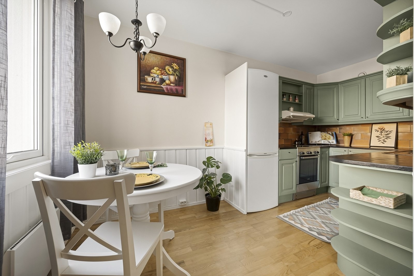 - Flott, separat kjøkken - Galleribilde