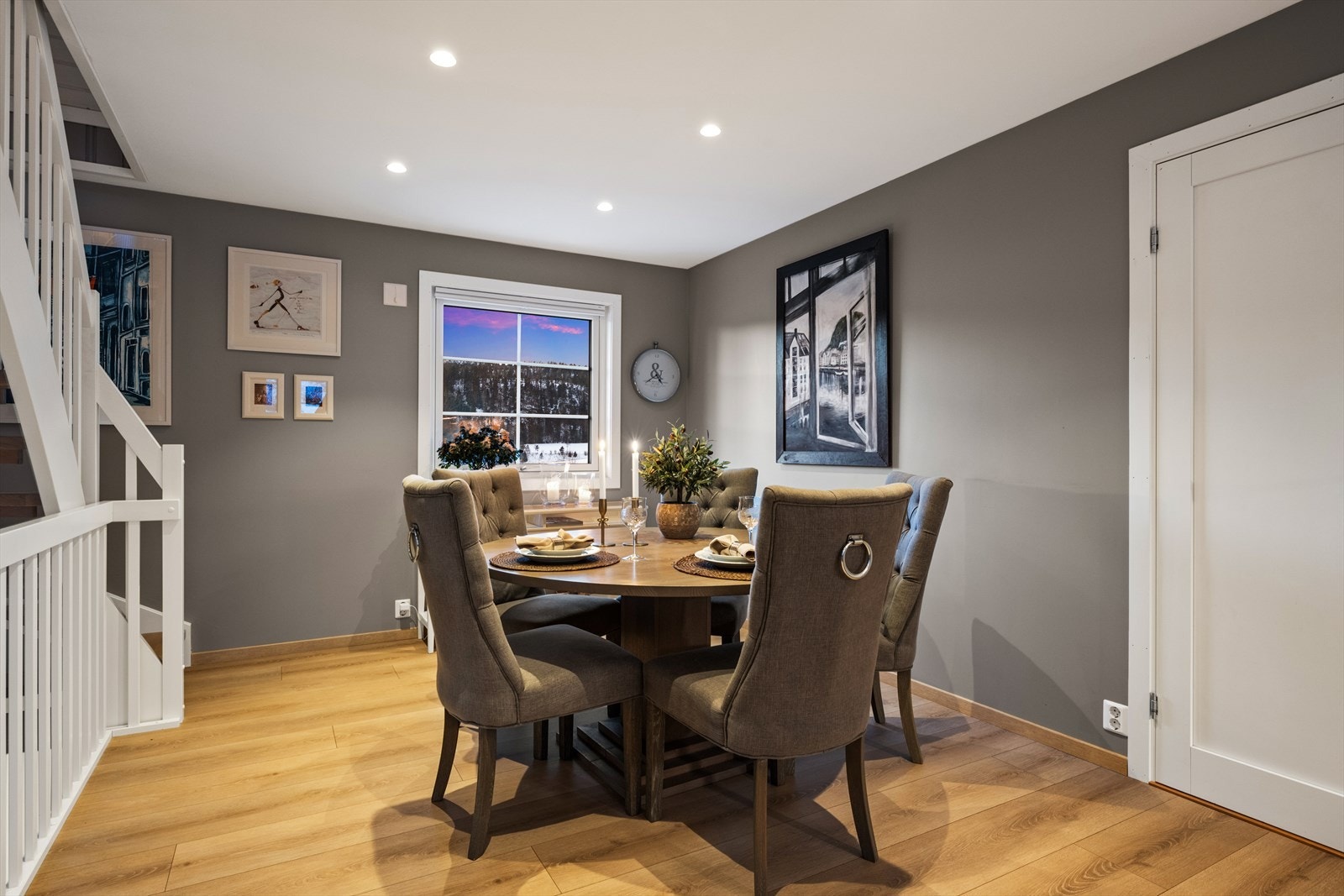 Spisestuen i kveldsstemning Galleribilde