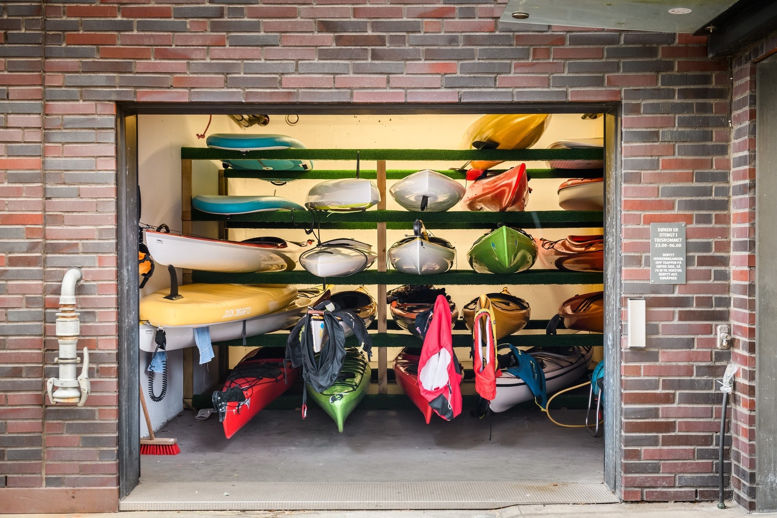 Tilgang til felles kajakkbod - ideelt for deg som vil bruke fjorden aktivt. Galleribilde