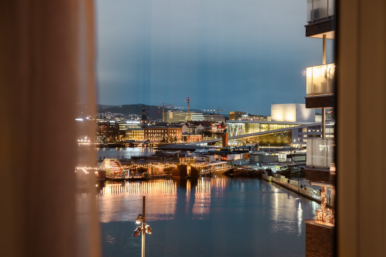 På kveldstid er utsikten mot byen veldig stemningsfylt. Galleribilde