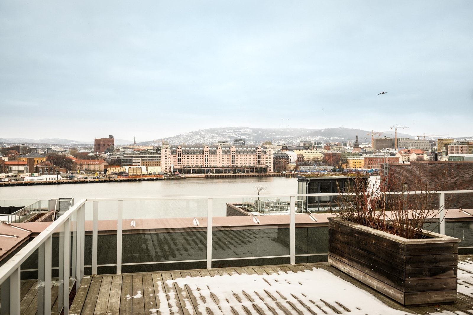 Det luftige fellesområde på taket gir en ekstra sosial utesone. Galleribilde