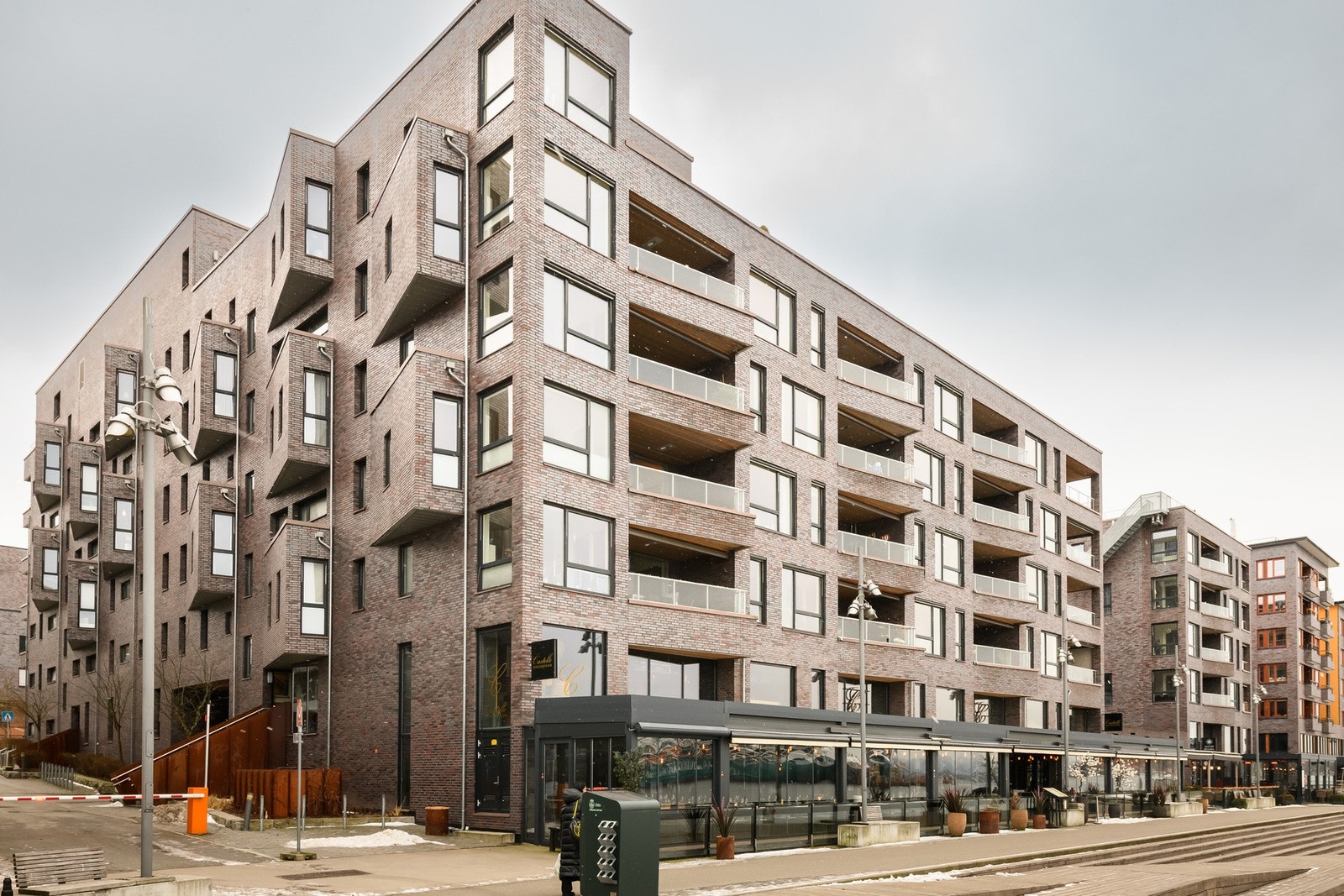Velstelt fellesområde med umiddelbar nærhet til fjorden og Havnepromenaden. Galleribilde