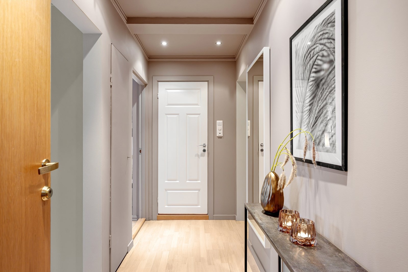 Fra gangen er det videre adkomst til baderommet. Galleribilde