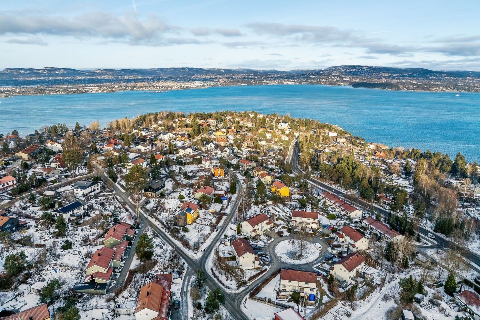 Kort vei til (minst fire) barnehager og gangavstand til Steinerskolen og Nesoddtangen skole Galleribilde