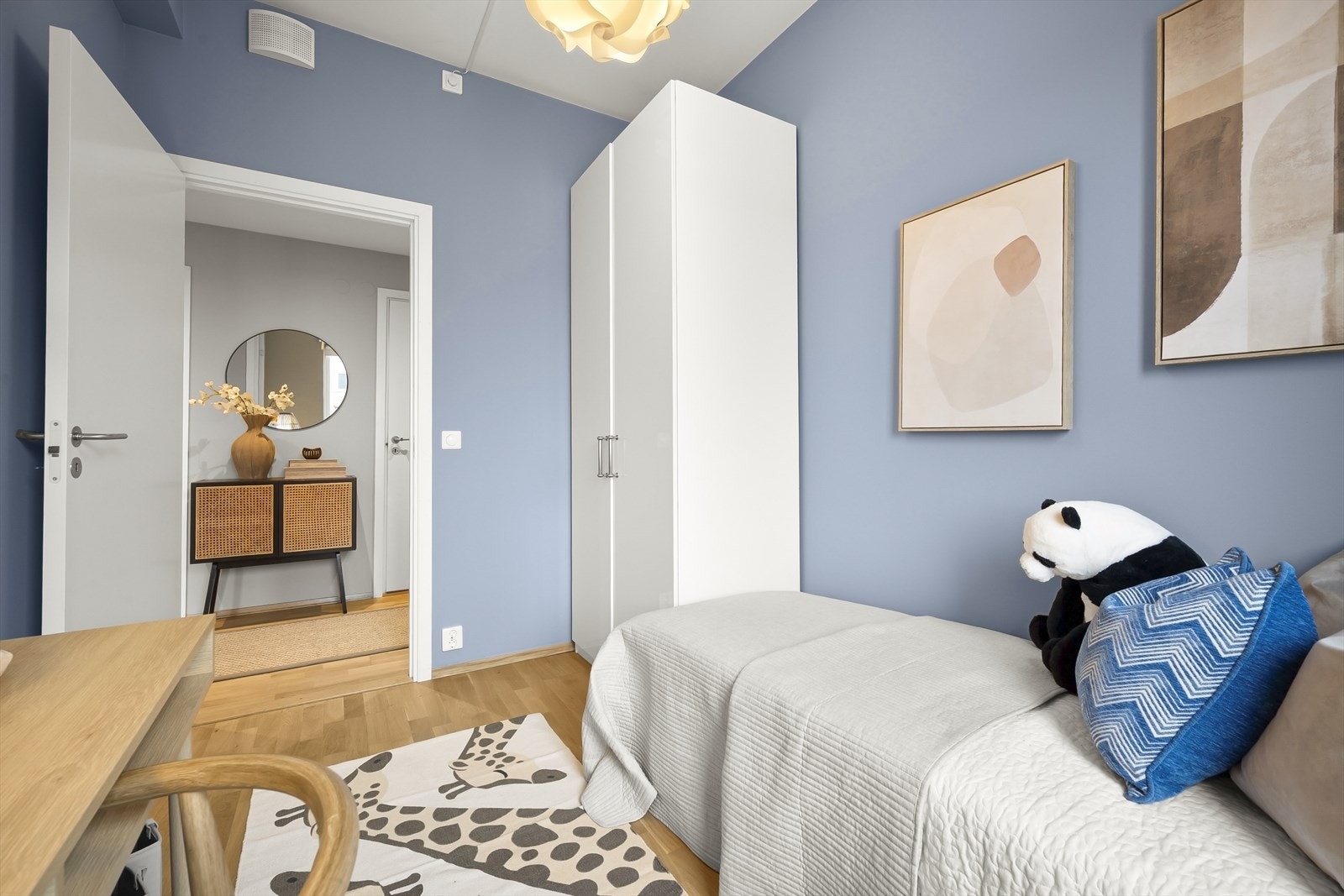 Soverom 2 og 3 passer perfekt som barnerom, gjesterom eller hjemmekontor. Galleribilde