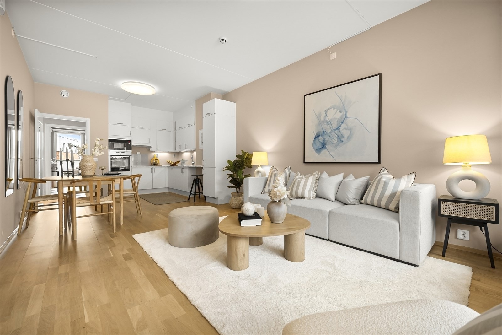 Den gjennomgående planløsningen sikrer optimale lysforhold. Galleribilde