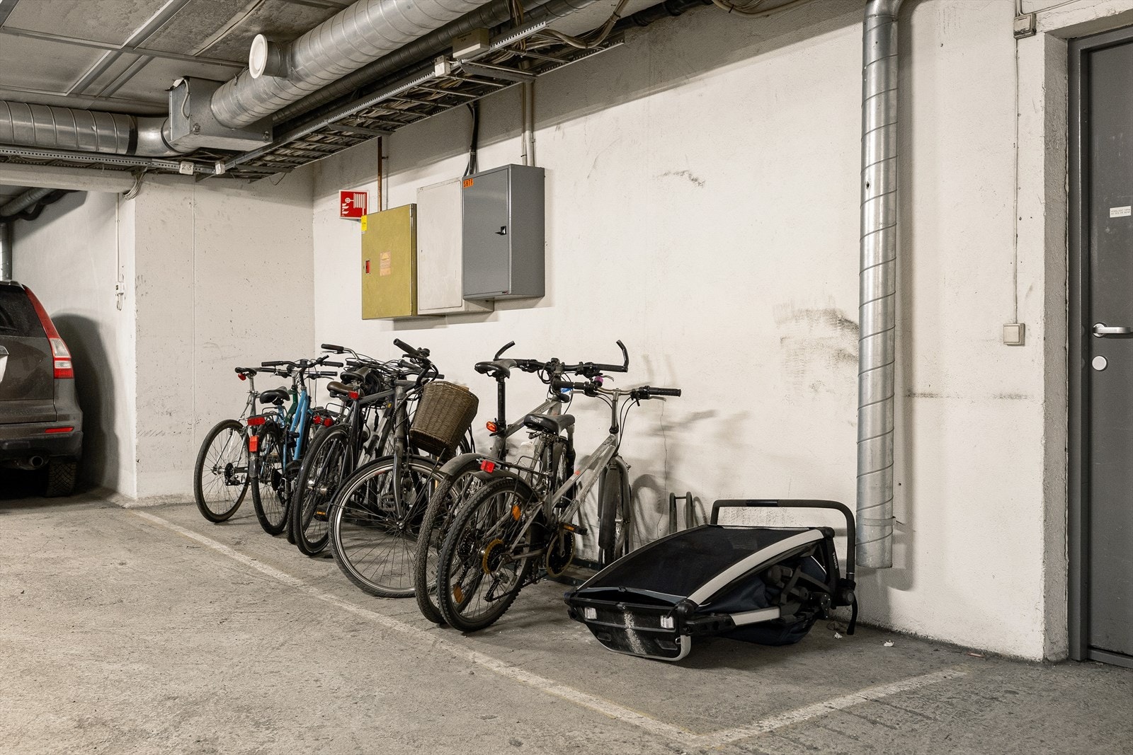Sykkelparkering i garasjekjeller Galleribilde