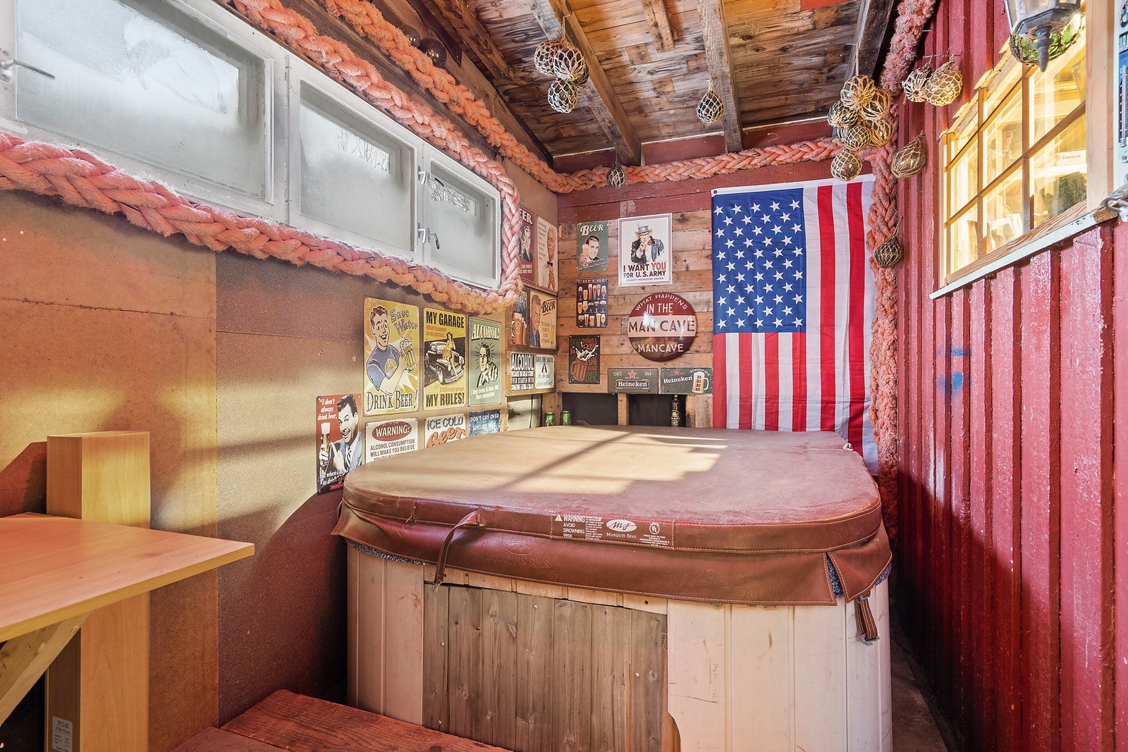 Garasje med spabad Galleribilde