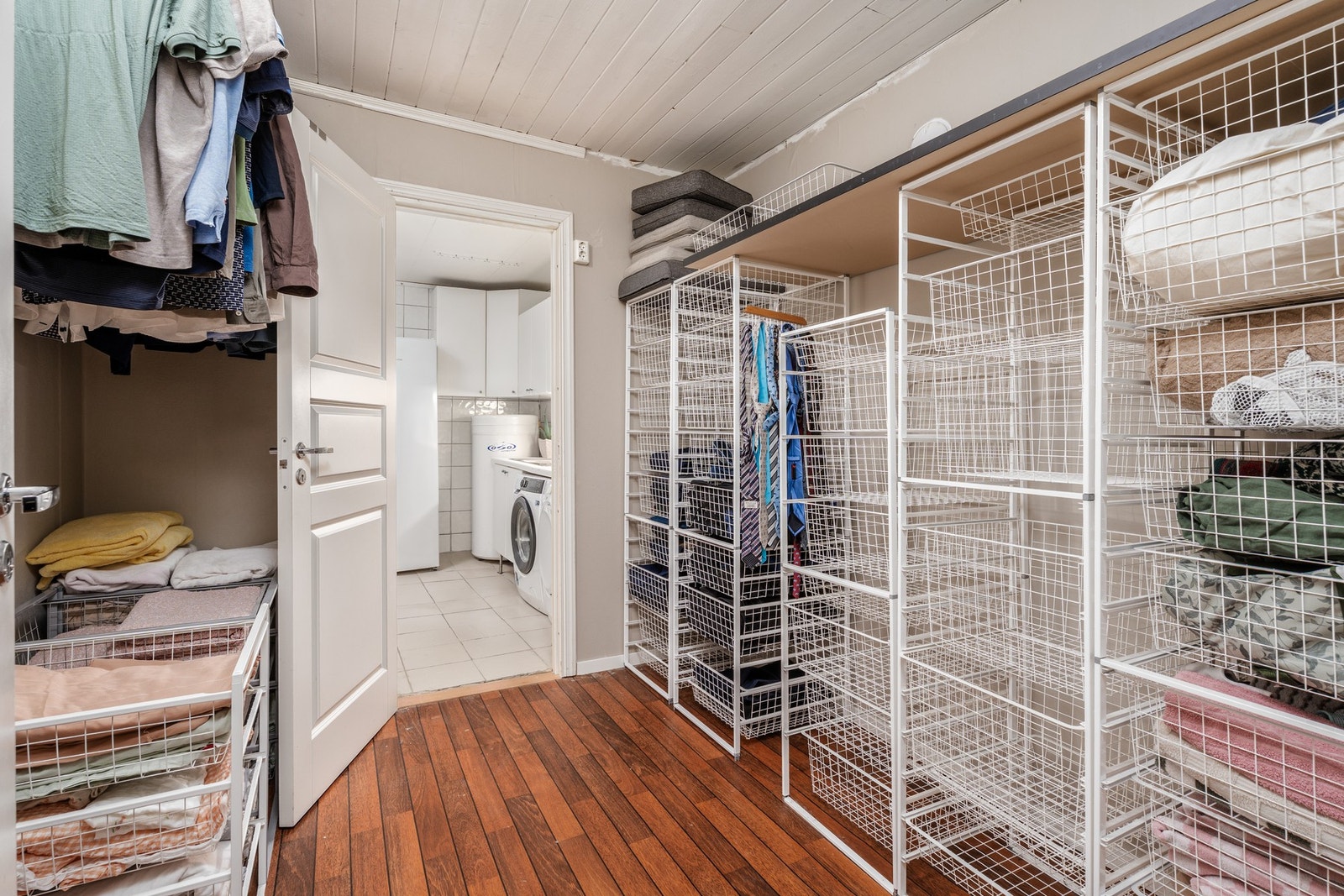 Oppbevaringsplass i bod i underetasje. Galleribilde