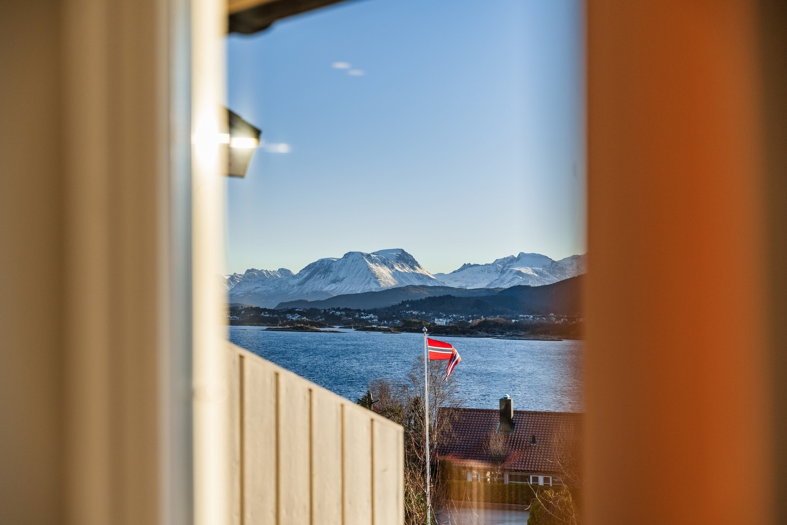 Om visningstidspunkt ikke passer så kontakter du Sissel Longva og avklarer muligheten for privatvisning. Galleribilde