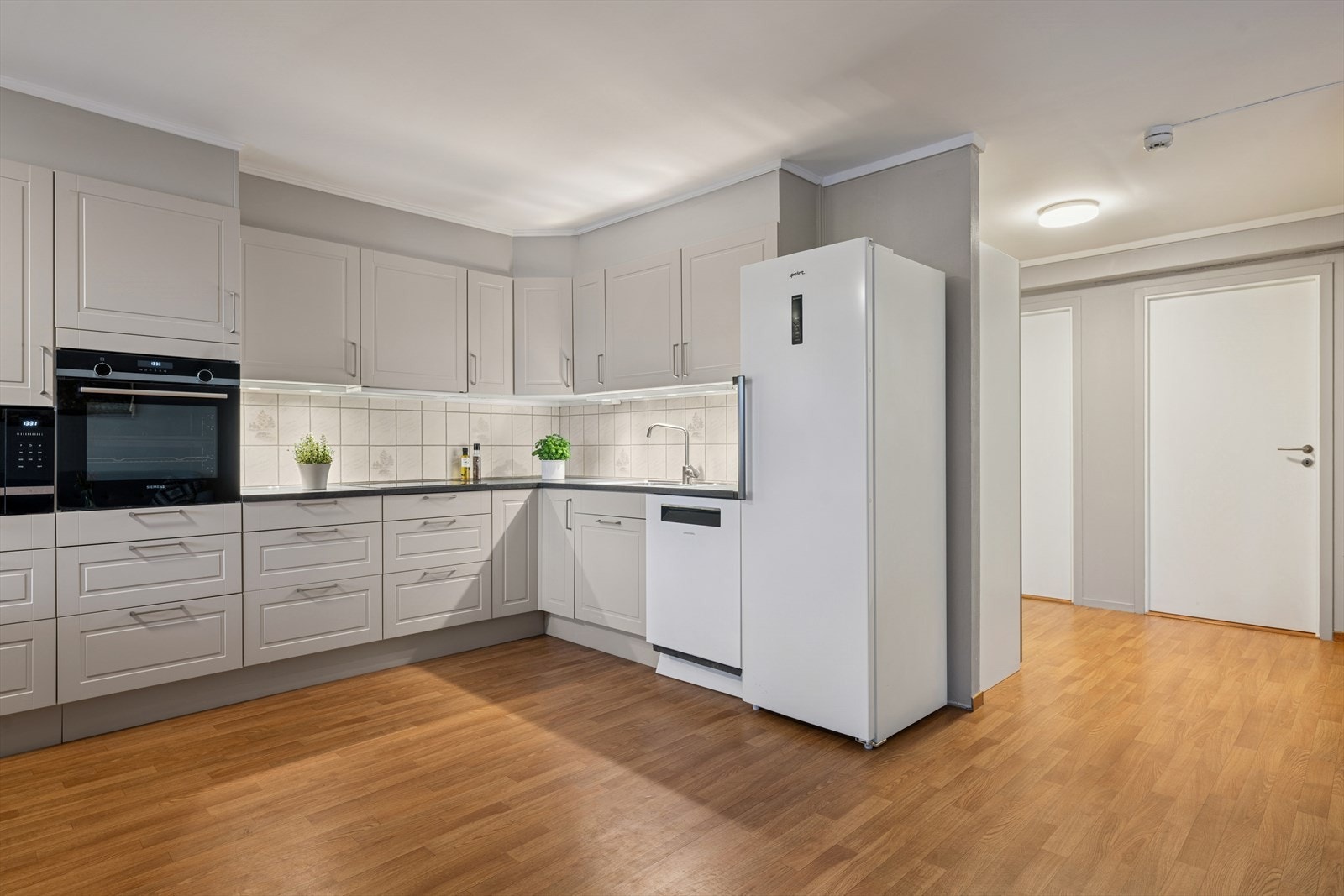 Integrert platetopp, mikrobølgeovn og stekeovn Galleribilde