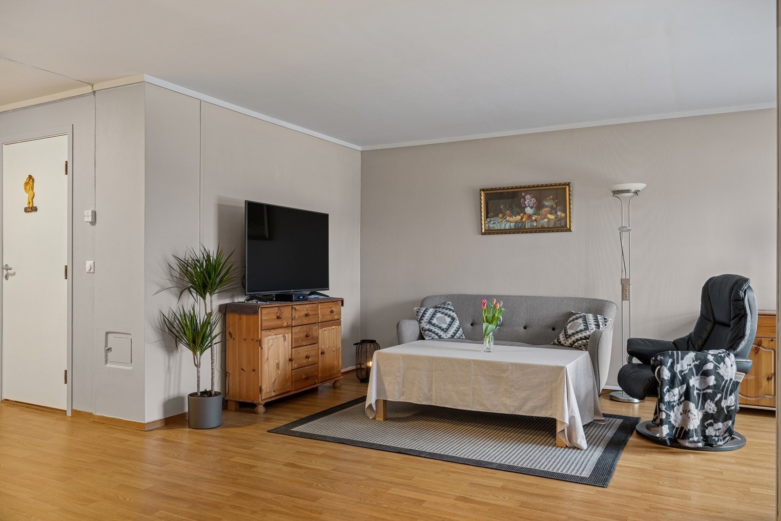 Leiligheten ble nylig malt i flotte lyse farger Galleribilde