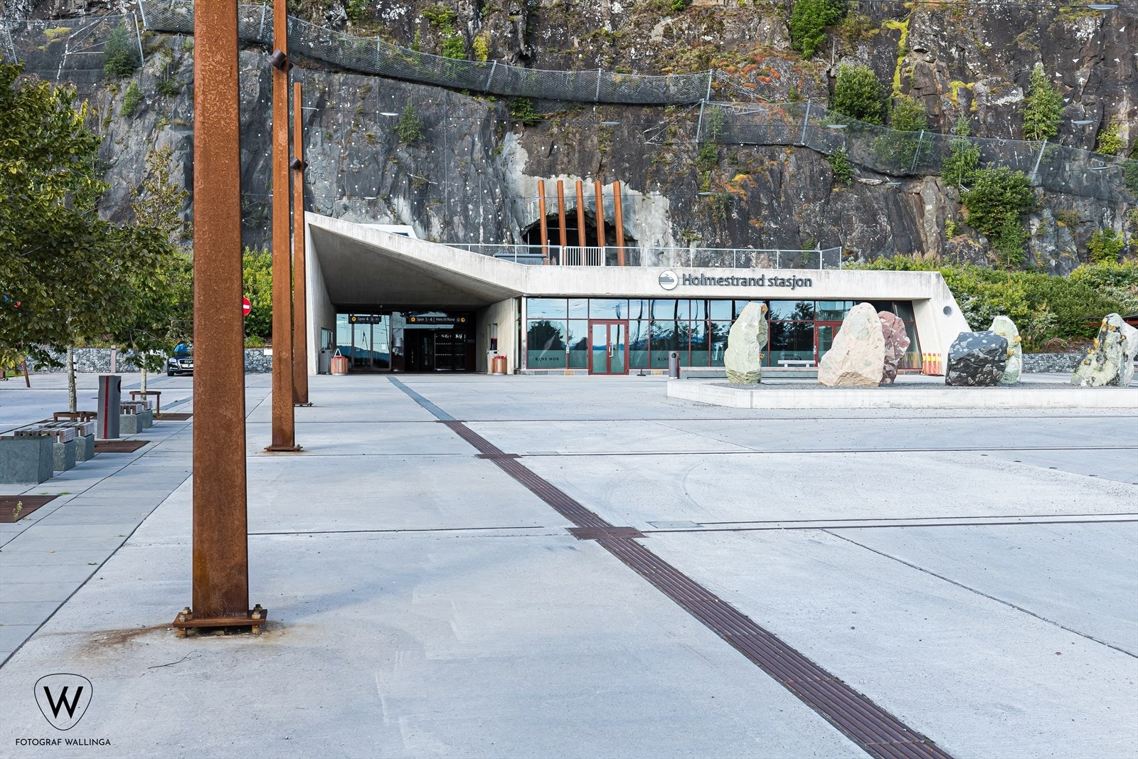 Togstasjonen rett over gaten.jpg Galleribilde