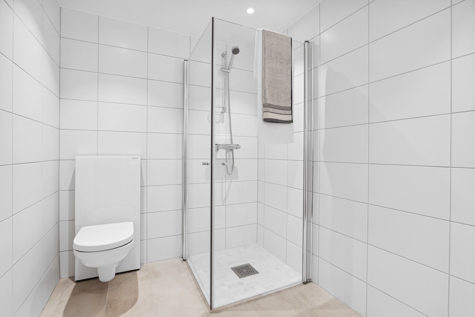 Dusj / Wc med opplegg for vaskesøyle Galleribilde