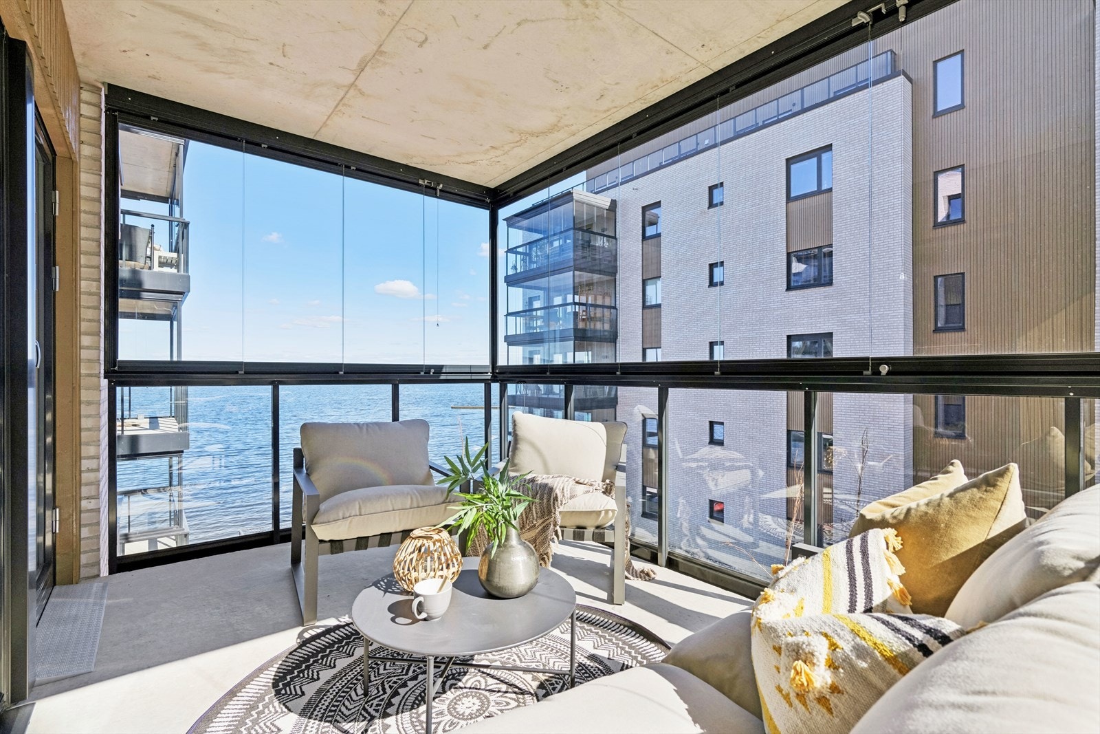 Innglasset balkong Galleribilde