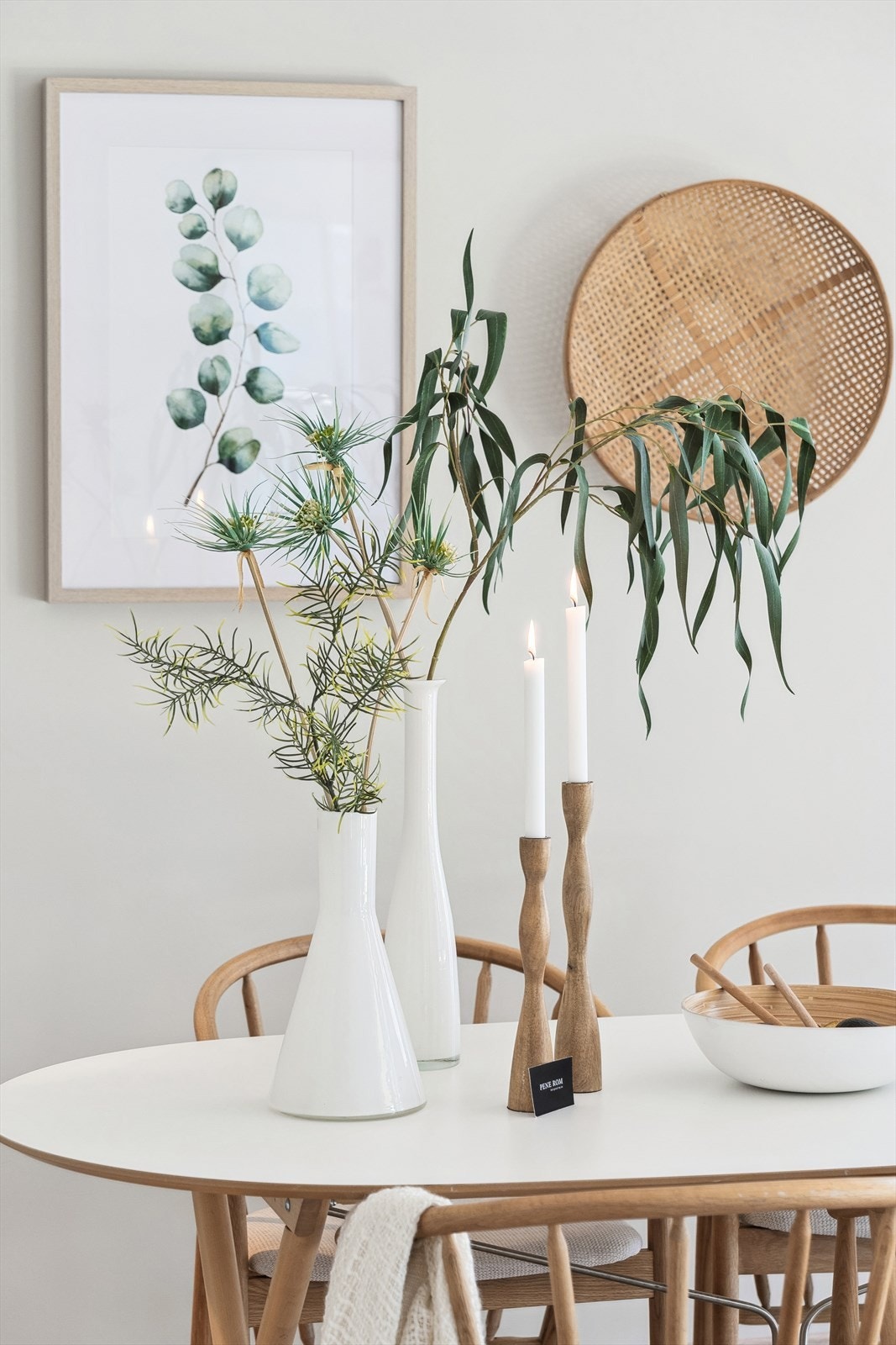 God plass til spisebord mot utsikten Galleribilde