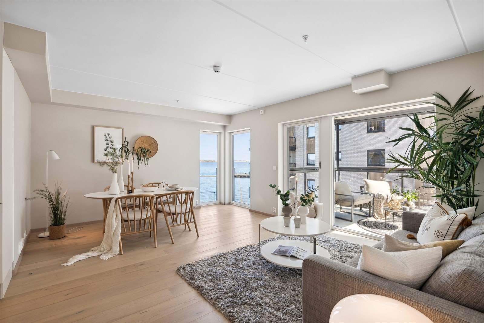 Stuen med fantastisk utsikt mot fjorden Galleribilde