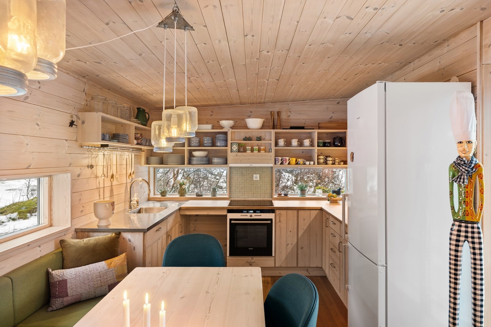 Spesialbygget kjøkken fra den lokale kvalitetsleverandøren Trestubben A/S Galleribilde