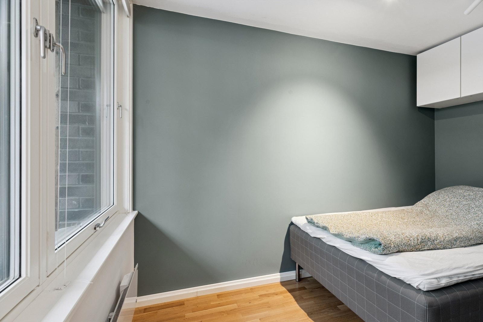 Leiligheten har en praktisk sovealkove. Galleribilde