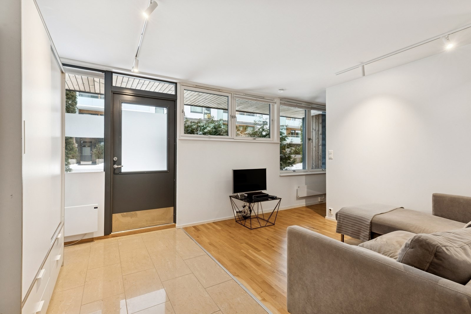 Pen 1-roms leilighet beliggende i et attraktivt og hyggelig boligområde på Hovseter/Røa. Galleribilde