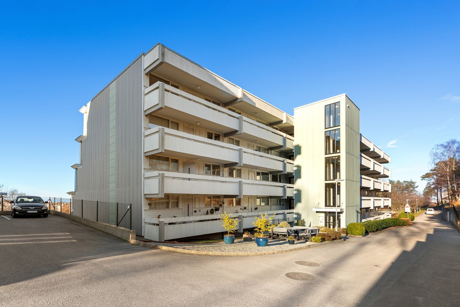 Leiligheten ligger i øverste etasje helt på enden og det er parkering i lukket anlegg og heis Galleribilde