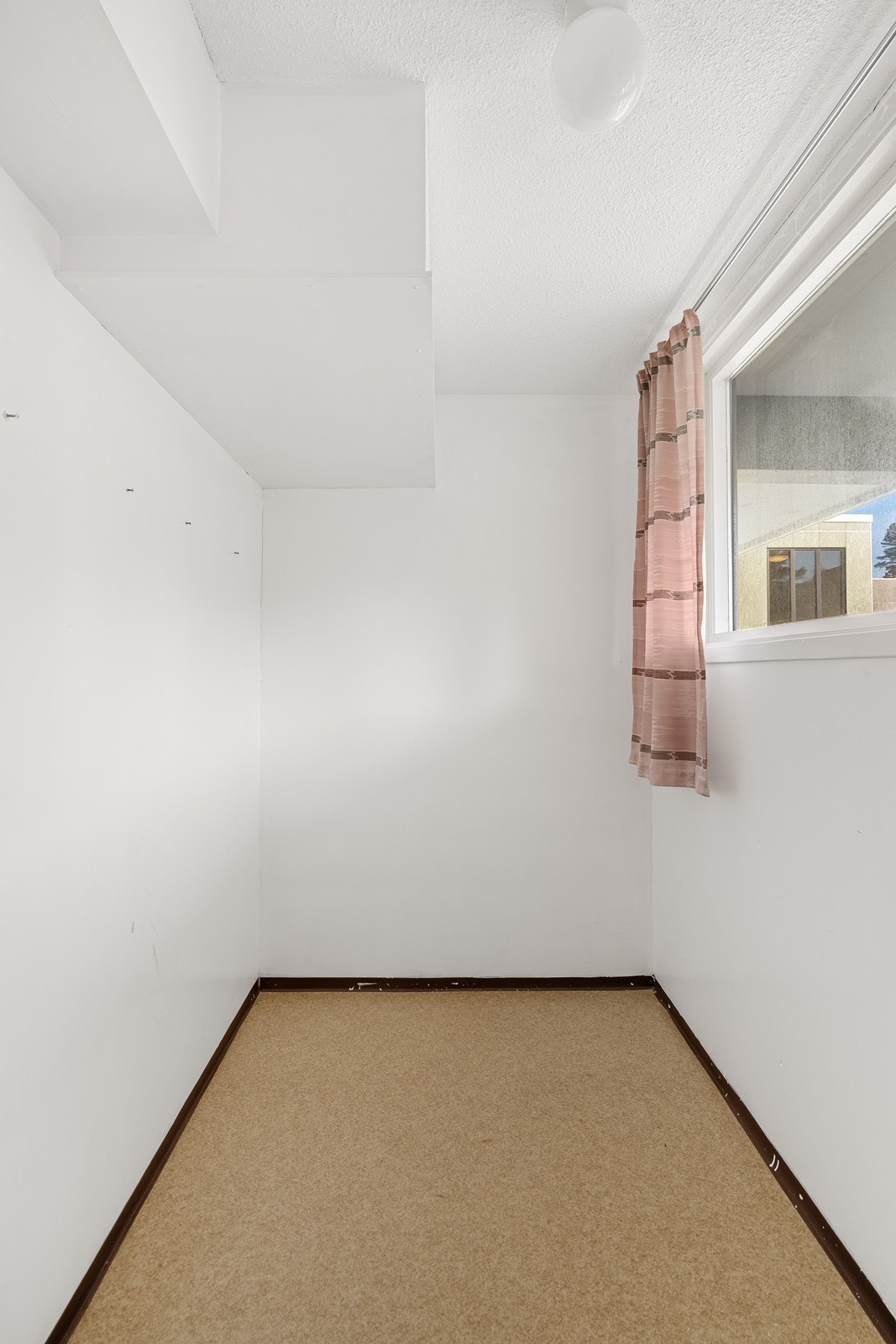 Bod med vindu Galleribilde