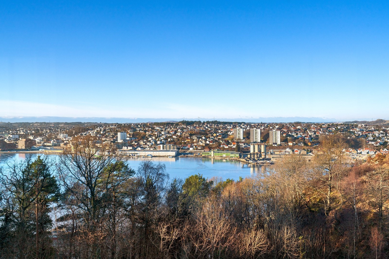 Flott utsikt inn mot Sandnes sentrum Galleribilde