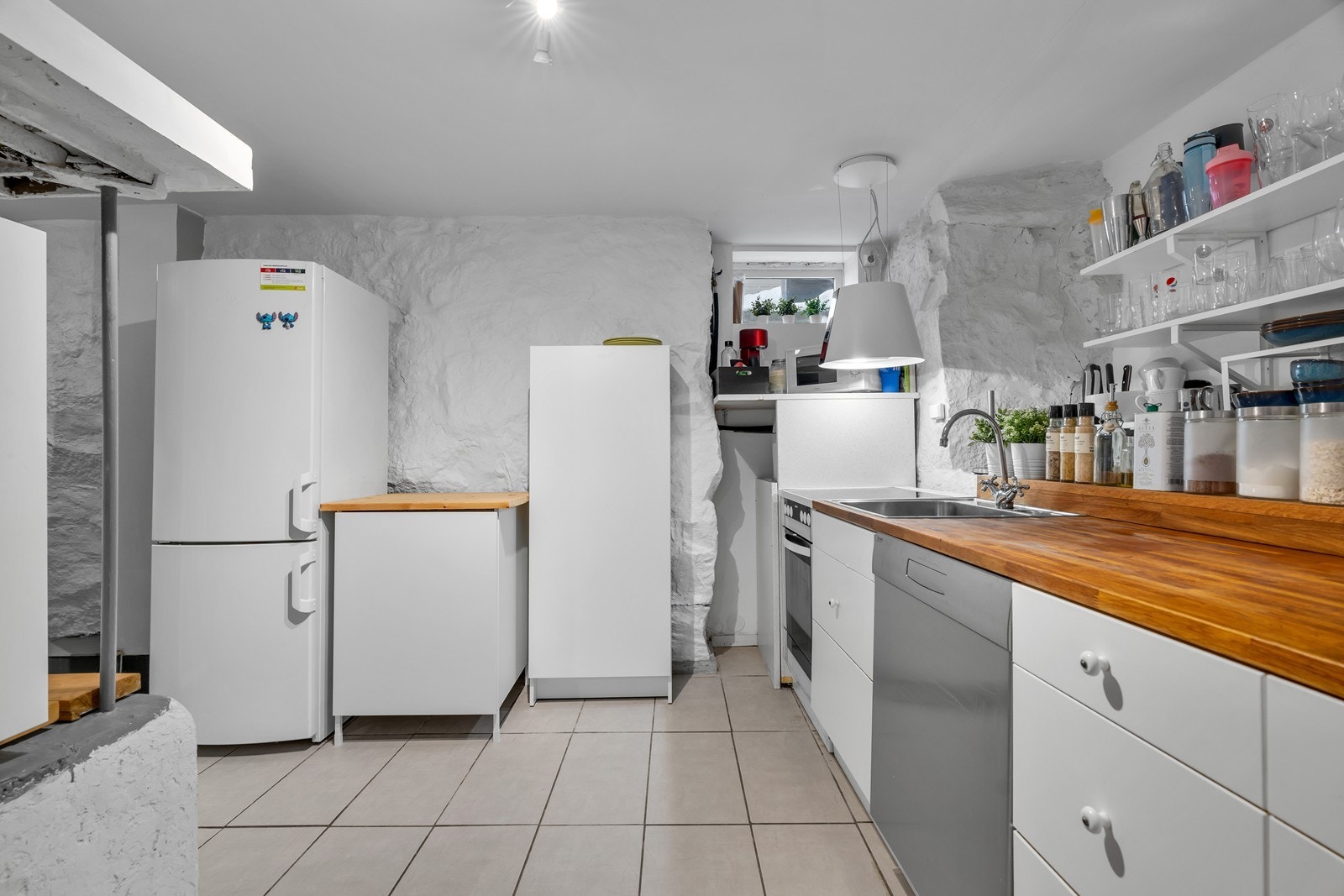 Hybelleiligheten i kjelleren er leid ut for 7500kr per mnd+ strøm. Galleribilde