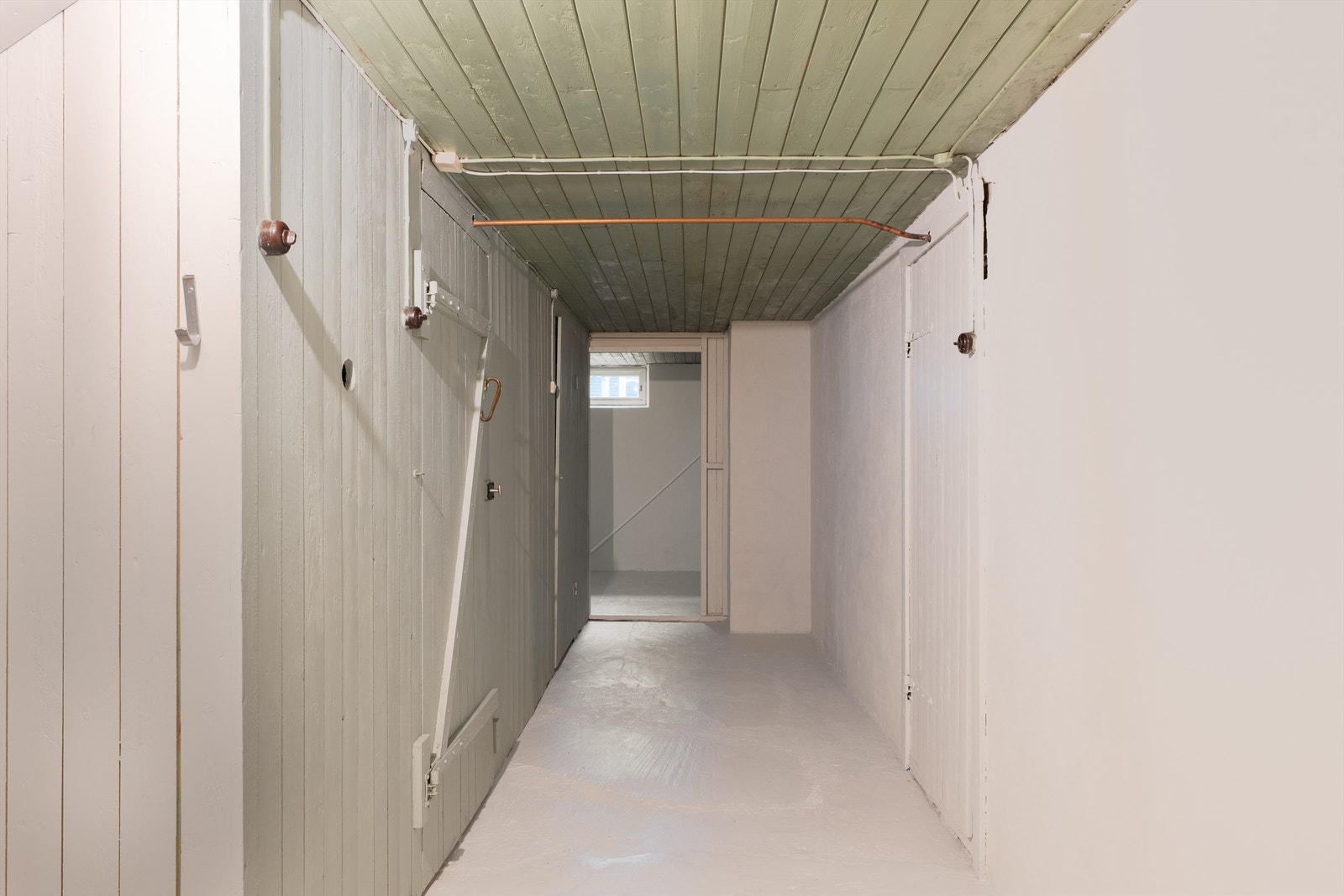 I kjellerens hele fem boder er det meget gode lagringsmuligheter for stort og smått. Galleribilde