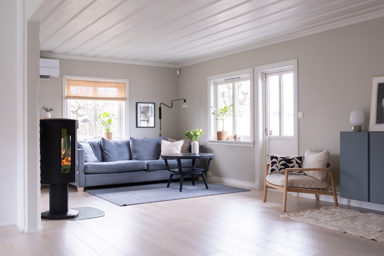 Etter oppussing i senere år har boligens indre et helhetlig uttrykk og moderne standard. Galleribilde