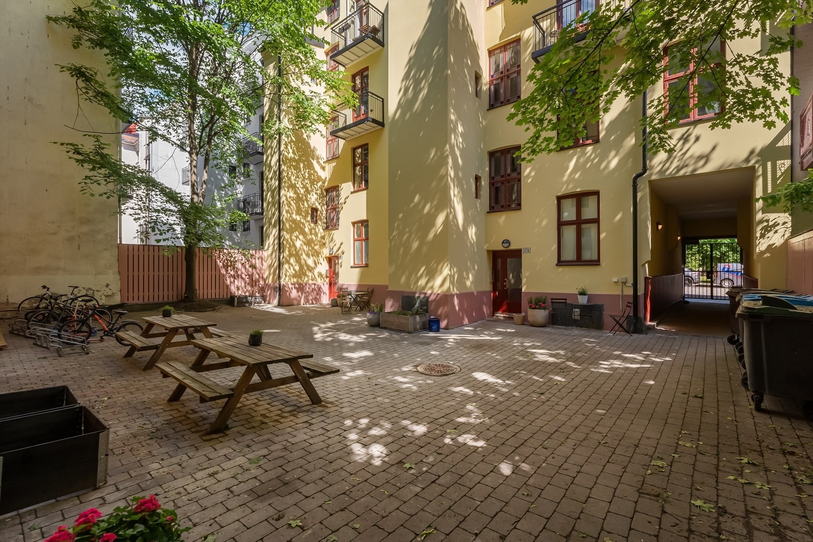 Bakgård Galleribilde