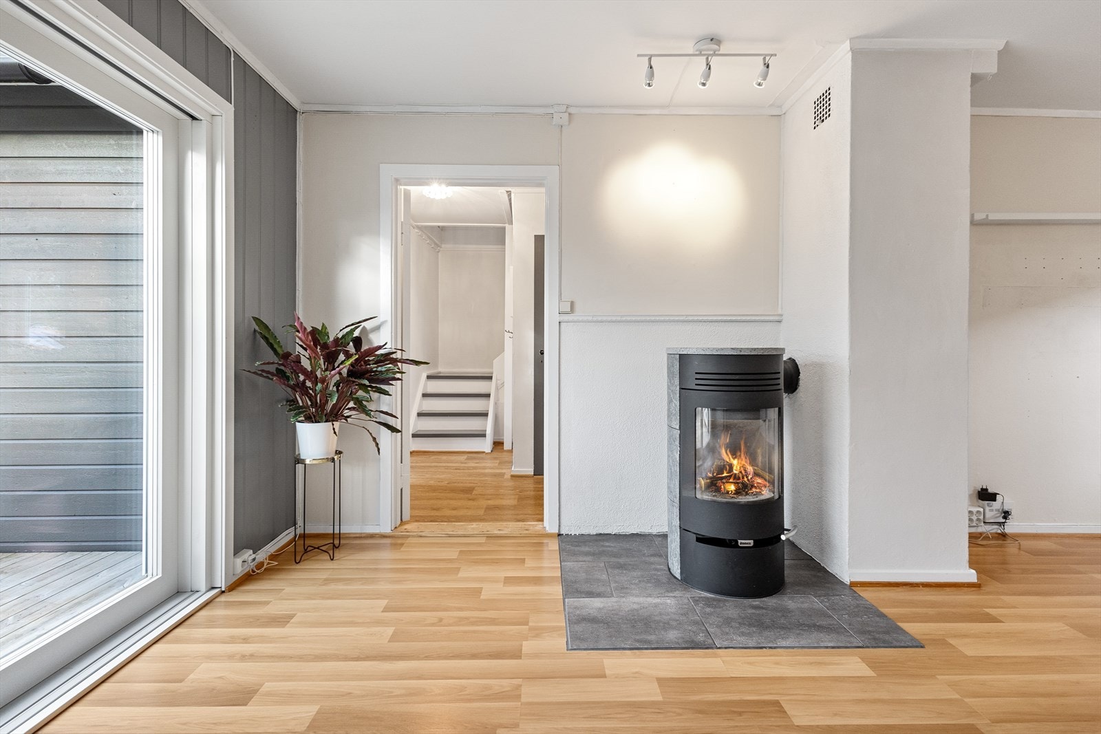 Mot gang/entre fra kjøkken. Galleribilde