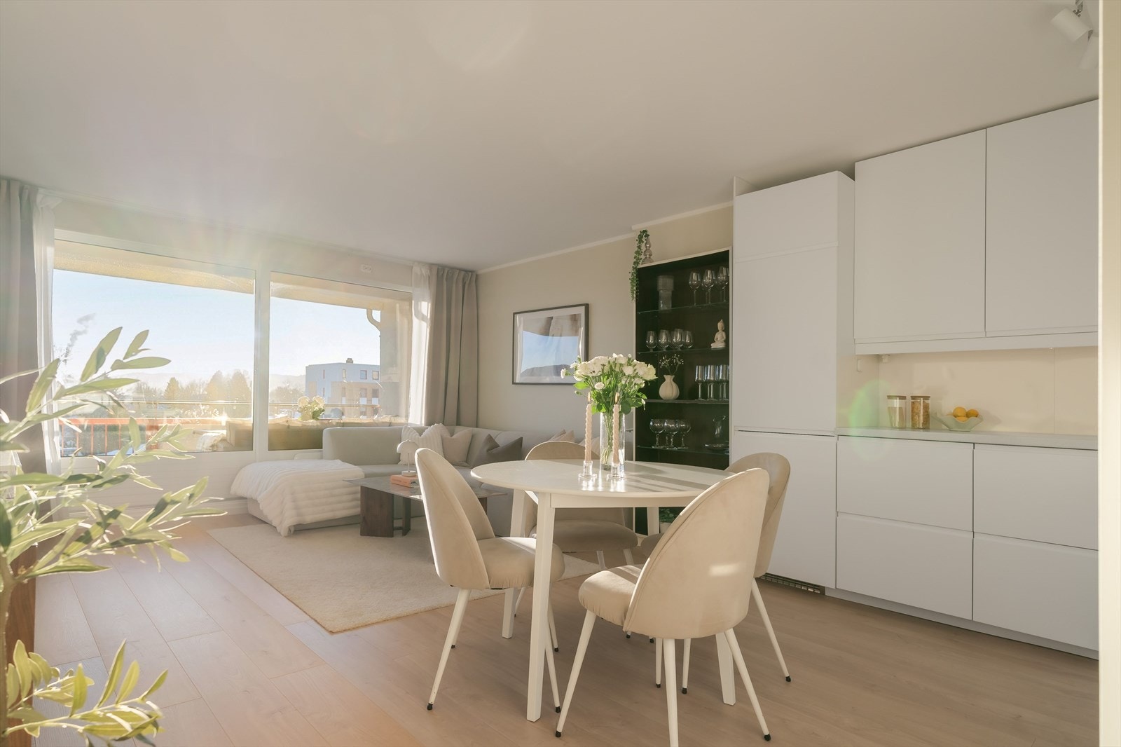 Fra stuen har man tilgang til en balkong. Galleribilde