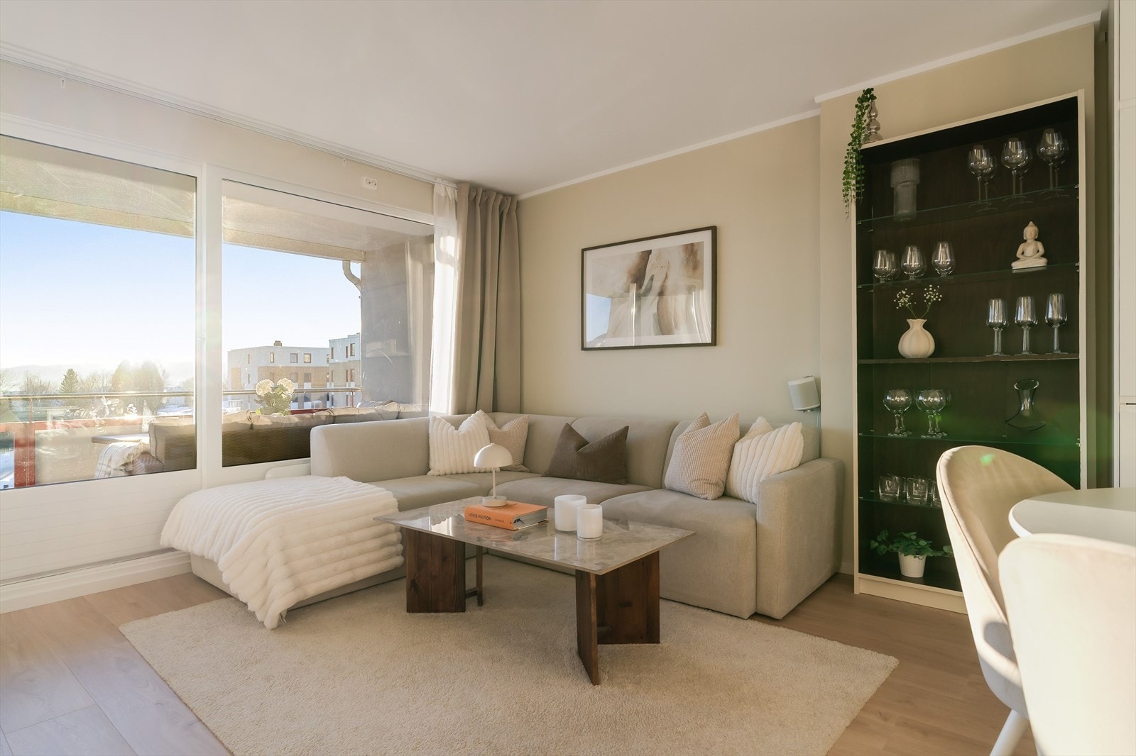 Leiligheten er godt oppgradert og ligger i 3.etg med et BRA-I på ca. 43m². Galleribilde