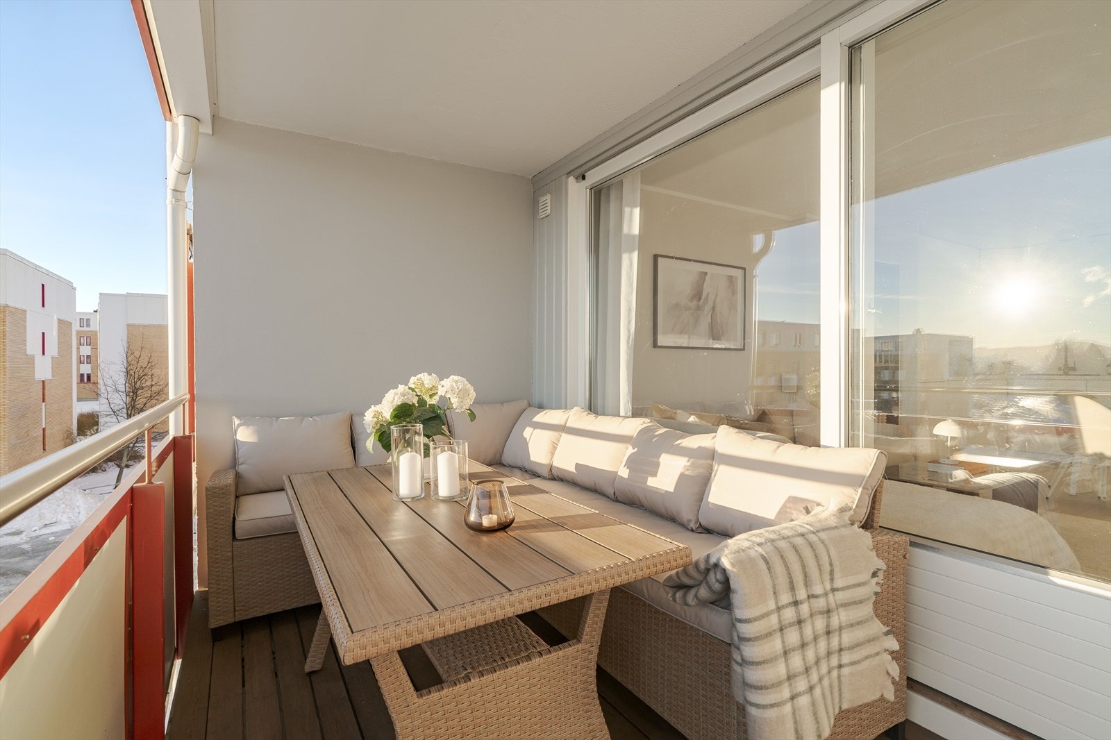 Overbyggd balkong på 8m² med direkteutgang fra stuen. Galleribilde