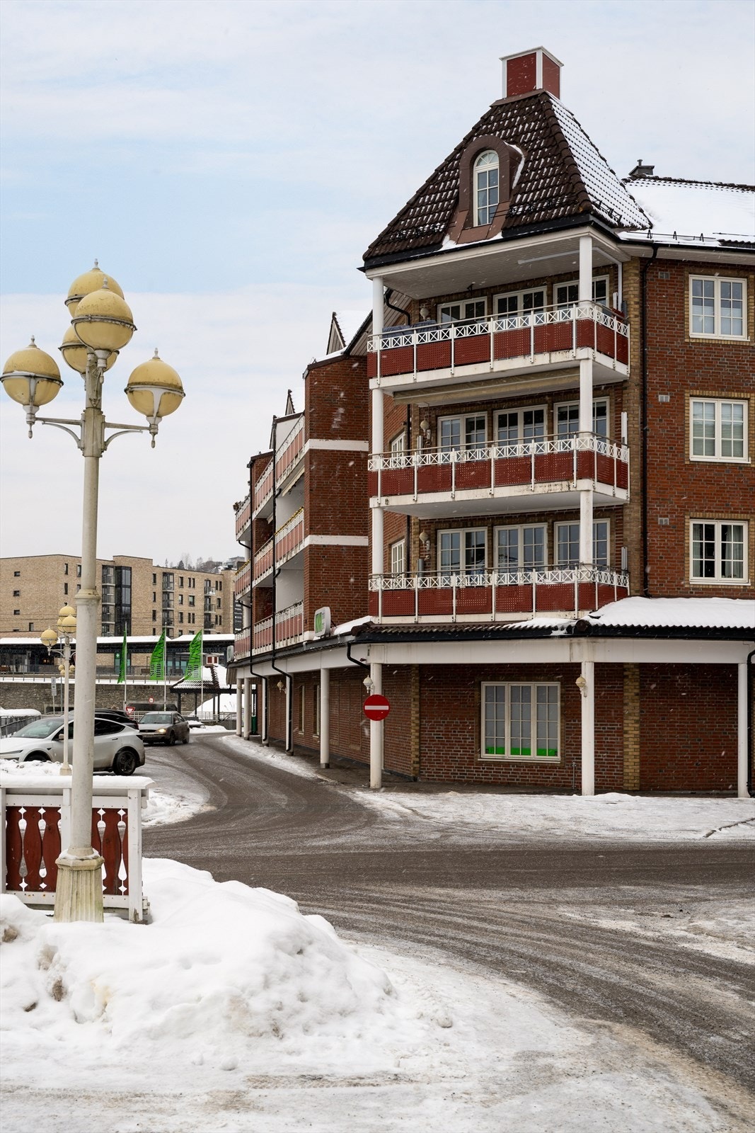 Her får du en perfekt kombinasjon av urban komfort, nærhet til kollektivtrafikk og alt du trenger av tjenester - rett utenfor døren! Galleribilde