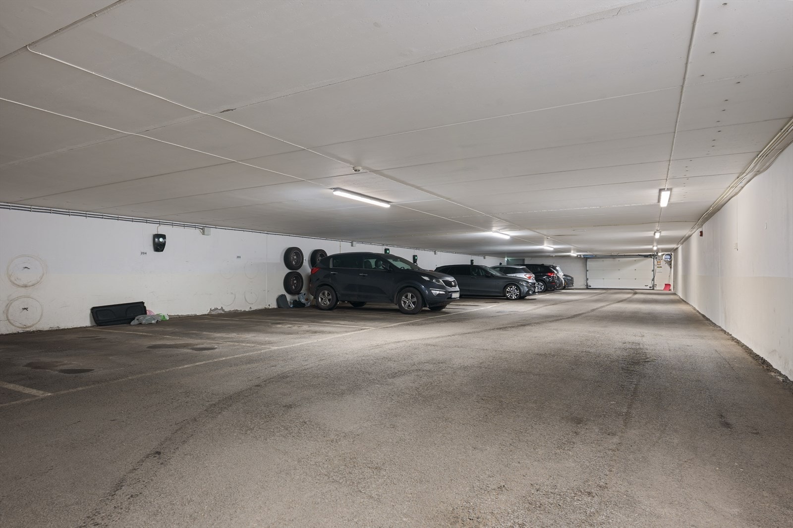 Det medfølger garasjeplass med god intern beliggenhet nær utkjøring. Galleribilde