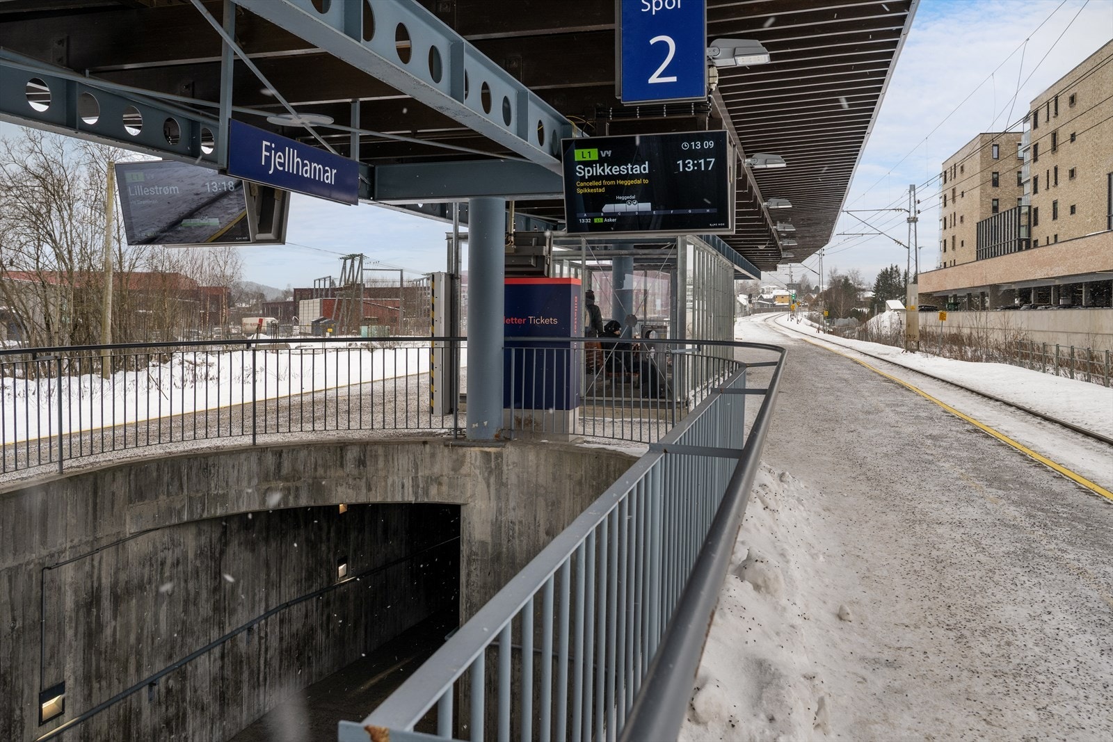 Kun et par minutters gange til Fjellhamar stasjon med direkte tog til Oslo og Lillestrøm, noe som gir svært gode pendlermuligheter. Galleribilde