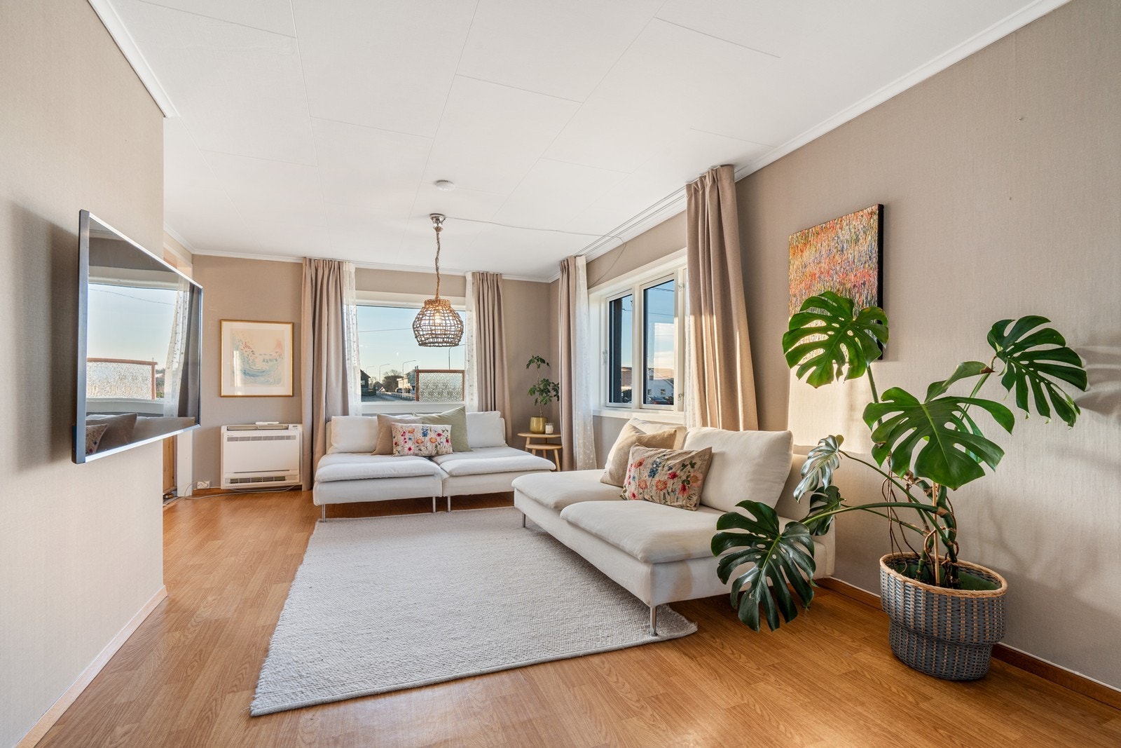 Innbydende stue i tidsriktige fargevalg. Galleribilde