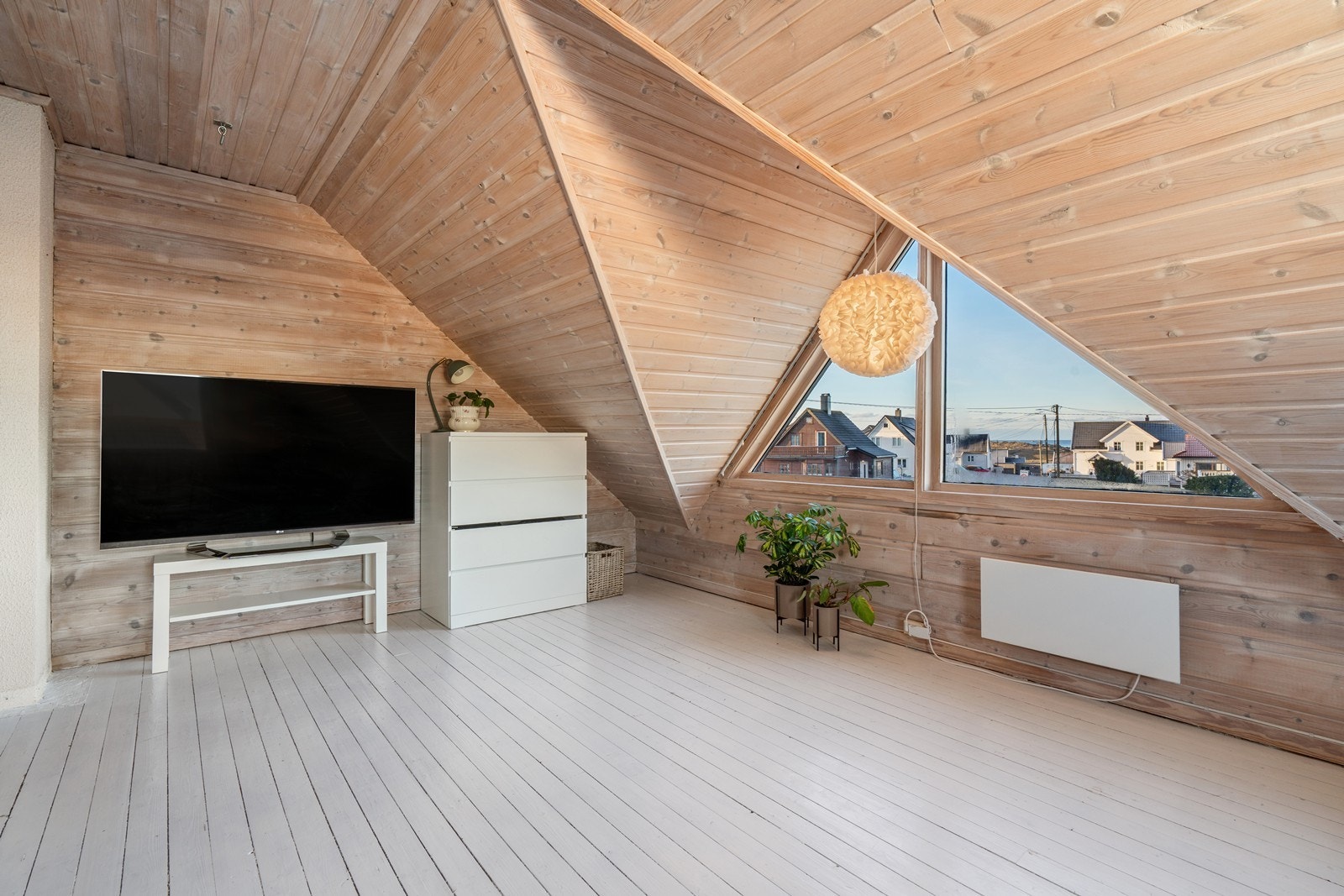 Hyggelig og romslig loftstue. Galleribilde