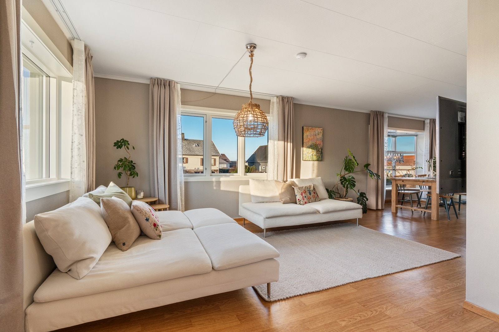 Vindu mot vest og sør er skiftet i nyere tid. Galleribilde