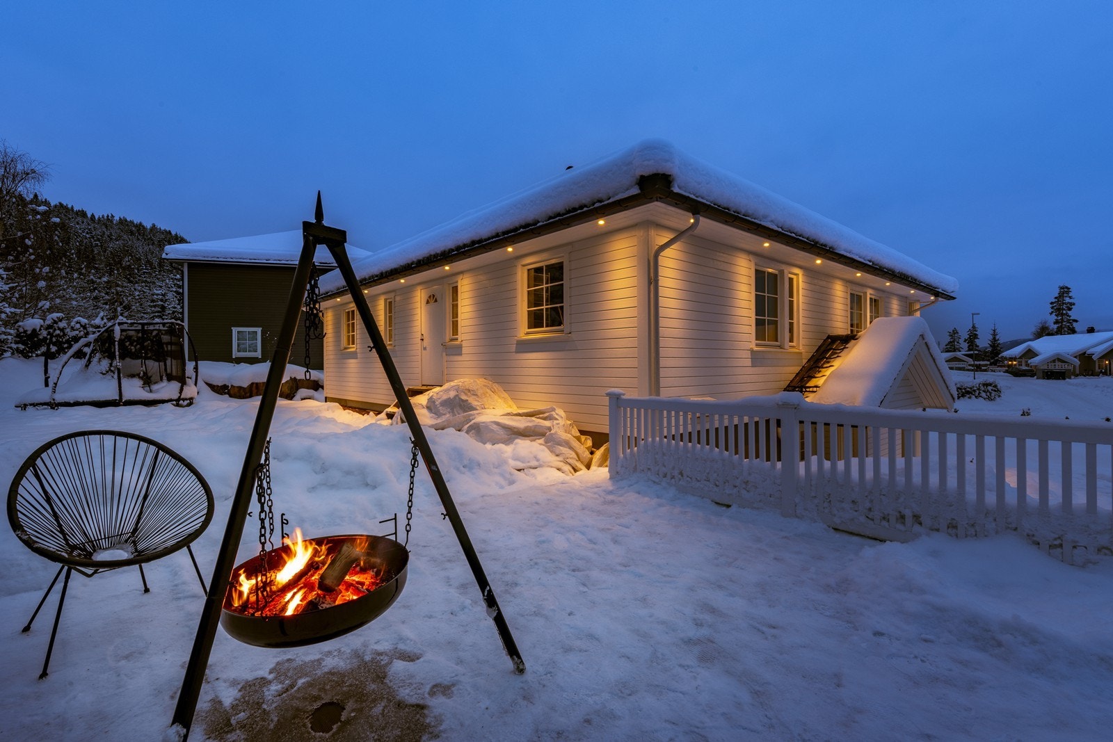 Eiendommen kombinerer det beste av rolige omgivelser, natur og kort vei til barnehager, skoler og sentrum med de fleste fasiliteter. Galleribilde